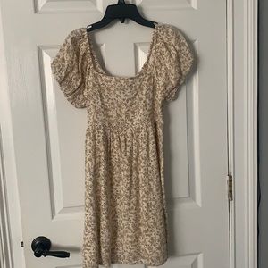 Beautiful multi-color floral dress w/ lace detail